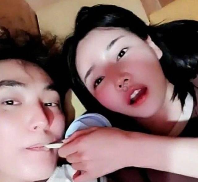 两只猫在校园里吵架遭围观，为何学生们试图劝架都劝不住？游戏画面